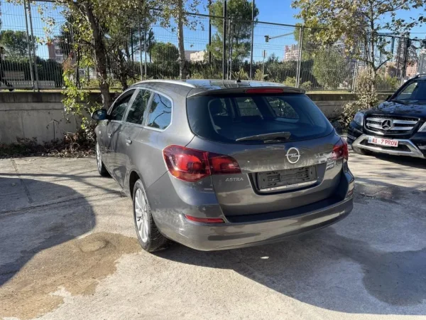 Tirane, shes makine OPEL ASTRA Nafte, gri e erret manuale Klima 163.000 km
