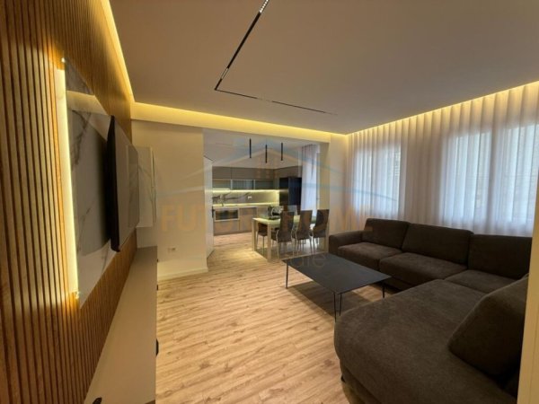 Tirane, jepet me qera apartament 2+1+Ballkon Kati 5, 80 m² 700 € (Komuna e parisit)