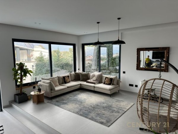 Tirane, jap me qera Vile , 970 m² 6.500 € (Liqeni i Thatë)