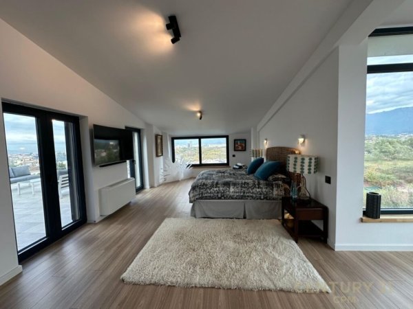 Tirane, jap me qera Vile , 970 m² 6.500 € (Liqeni i Thatë)