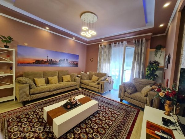 Tirane, shes apartament 2+1+POST PARKIMI , 95 m² 198.000 € (Liqeni i Thatë)