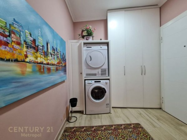 Tirane, shes apartament 2+1+POST PARKIMI , 95 m² 198.000 € (Liqeni i Thatë)