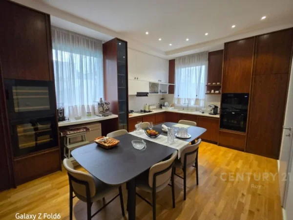 Tirane, shes Vile , 767 m² 1.200.000 € (Vishnje, Vishaj)