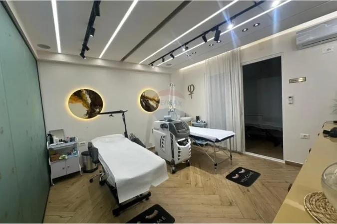 Tirane, shitet apartament Kati 1, 77 m² 212.000 € (Shitet njesi biznesi tek Komuna e Parisit)