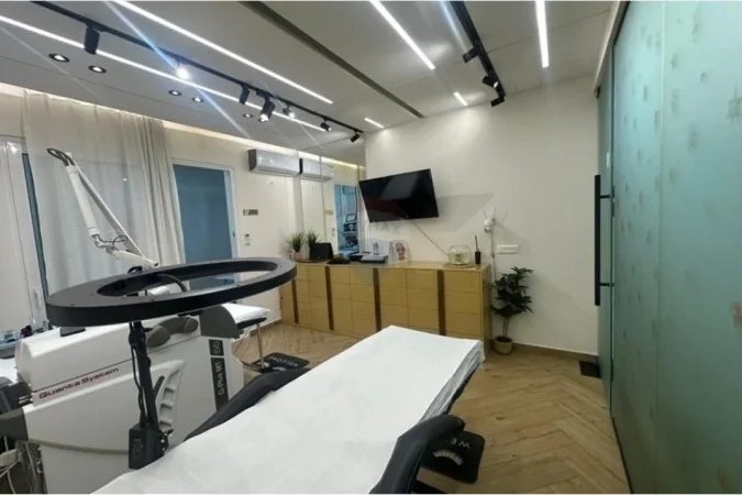 Tirane, shitet apartament Kati 1, 77 m² 212.000 € (Shitet njesi biznesi tek Komuna e Parisit)