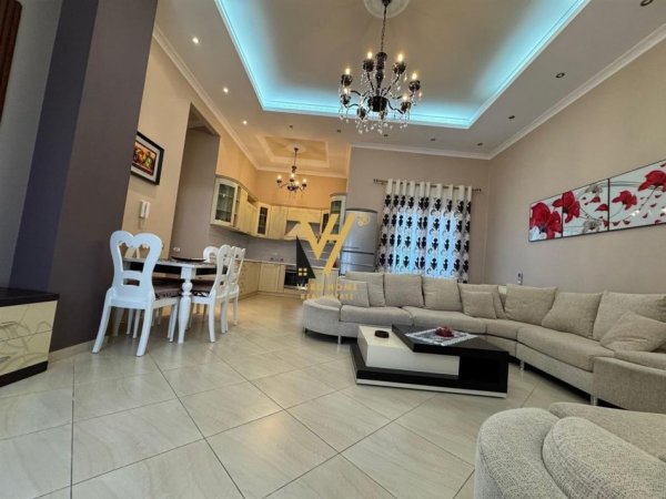 Tirane, jepet me qera apartament 2+1+Ballkon Kati 5, 200 m² 800 € (KOPSHTI BOTANIK)