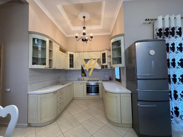 Tirane, jepet me qera apartament 2+1+Ballkon Kati 5, 200 m² 800 € (KOPSHTI BOTANIK)