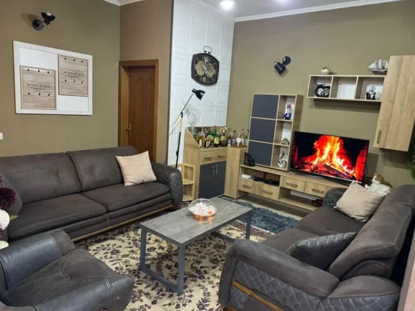 Tirane, jap me qera Vile 3+1+Aneks+Ballkon Kati 3, 120 m² 450 € (Rr Sokrat Miho)