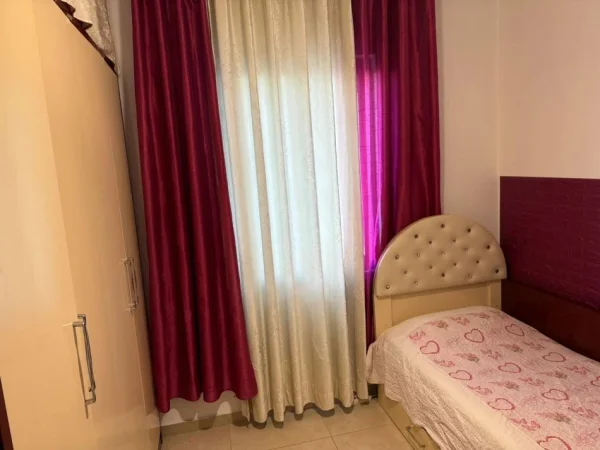 Tirane, jap me qera Vile 3+1+Aneks+Ballkon Kati 3, 120 m² 450 € (Rr Sokrat Miho)