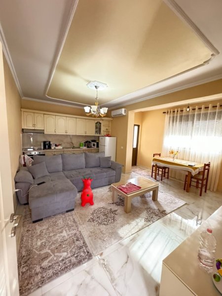 Tirane, jepet me qera apartament 2+1+Aneks+Ballkon Kati 2, 81 m² 500 € (sauk)