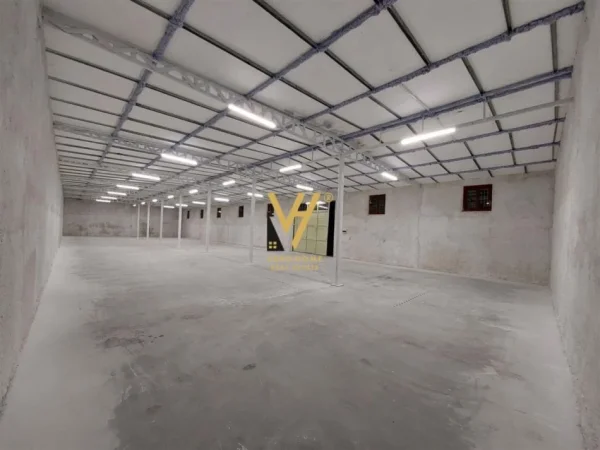 Tirane, jepet me qera magazine Kati 0, 550 m² 1.500 € (RRUGA E ARBERIT)