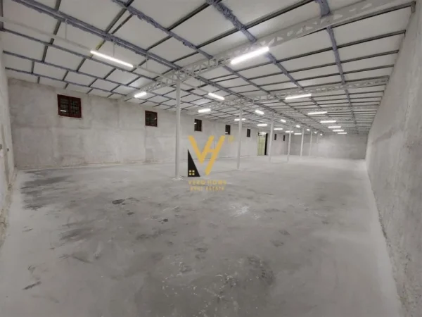 Tirane, jepet me qera magazine Kati 0, 550 m² 1.500 € (RRUGA E ARBERIT)