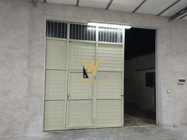 Tirane, jepet me qera magazine Kati 0, 550 m² 1.500 € (RRUGA E ARBERIT)