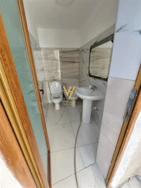 Tirane, jepet me qera magazine Kati 0, 550 m² 1.500 € (RRUGA E ARBERIT)