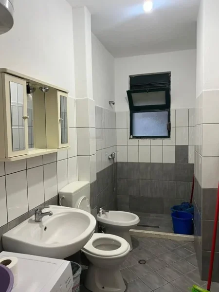 Durres, shitet apartament 1+1+Ballkon Kati 1, 80 m² 98.000 € (SHKEMBI KAVAJES!)