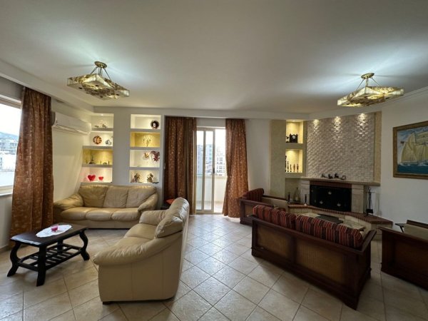Tirane, jepet me qera apartament 2+1+Aneks+Ballkon Kati 10, 140 m² 750 € (Rruga e Barrikadave)