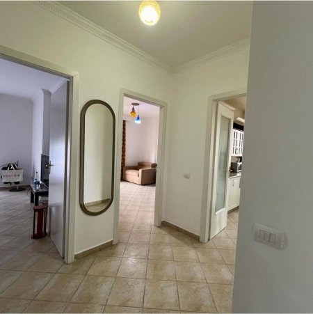 Tirane, jepet me qera apartament 2+1+Aneks+Ballkon Kati 10, 140 m² 750 € (Rruga e Barrikadave)