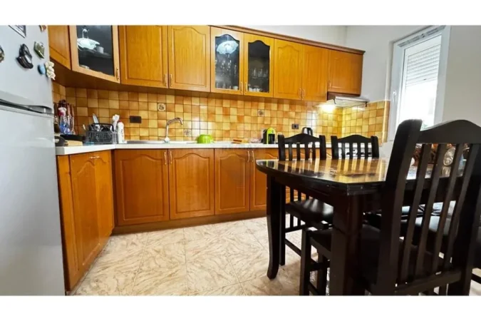 Tirane, jepet me qera apartament 2+1 Kati 2, 101 m² 500 € (Shkolla e Baletit - Tregu Elektrik)