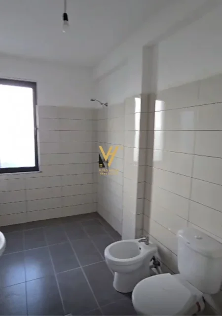 Tirane, shitet 1+1+Ballkon Kati 4, 89 m² 77.000 € (KAMEZ)
