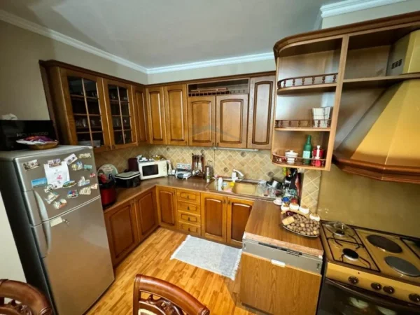 Tirane, shitet apartament 2+1+Ballkon , 119 m² 256.900 € (Kika 1)