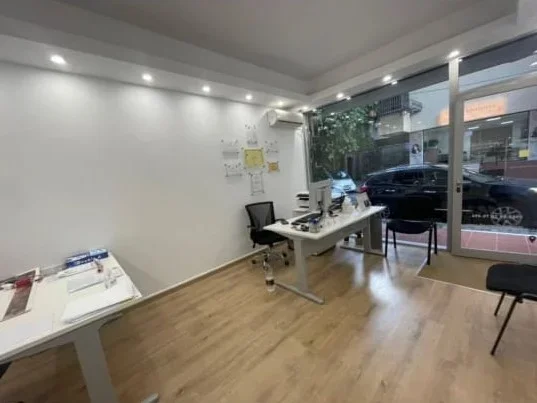 Tirane, jepet me qera zyre Kati 0, 35 m² 800 € (Bllok)