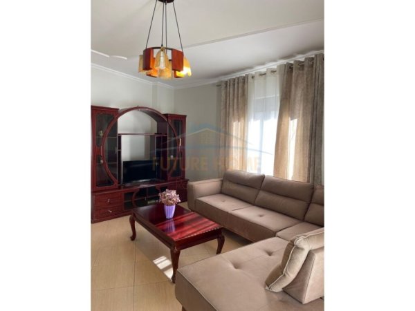 Tirane, jepet me qera apartament 2+1+Ballkon Kati 2, 106 m² 450 € (Fresk)