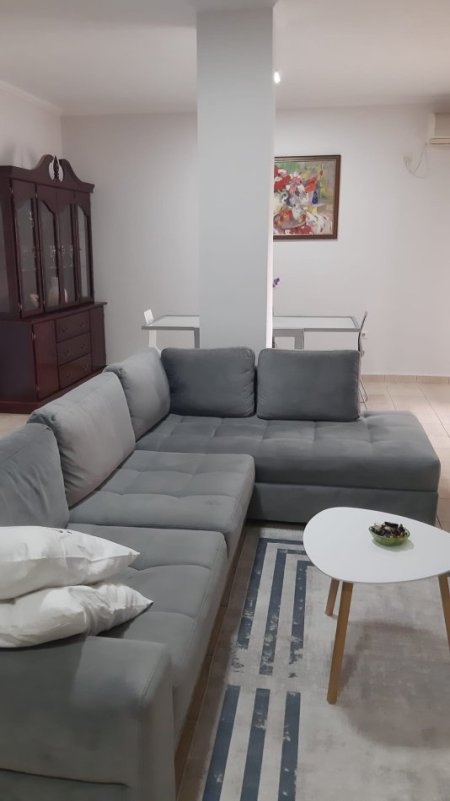 Tirane, jepet me qera apartament 2+1 Kati 6, 130 m² 1.000 € (Blloku)