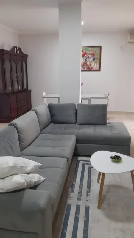 Tirane, jepet me qera apartament 2+1 Kati 6, 130 m² 1.000 € (Blloku)