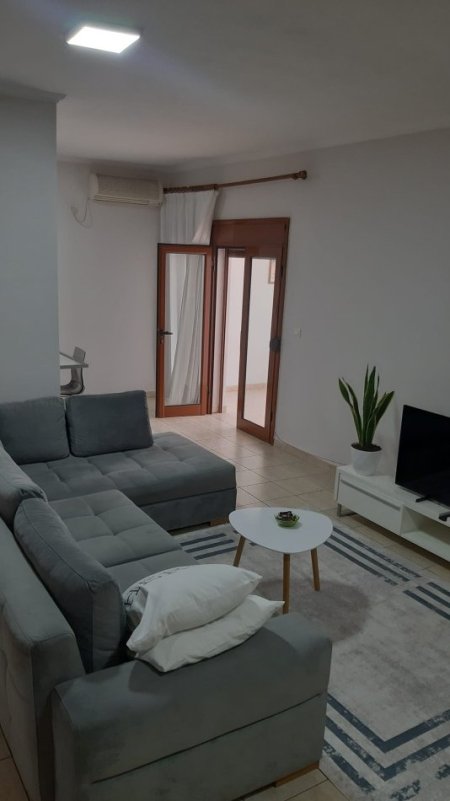 Tirane, jepet me qera apartament 2+1 Kati 6, 130 m² 1.000 € (Blloku)