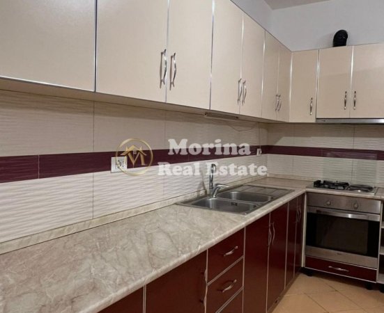 Tirane, jepet me qera apartament 2+1 Kati 1, 140 m² 900 € (Zogu Zi)
