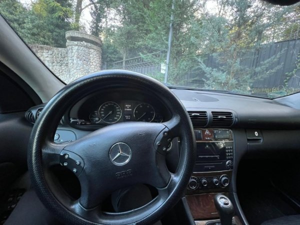 Tirane, shes makine mercedez benz w203 Nafte, blu e errët manuale Klima 217.000 km 4.300 €