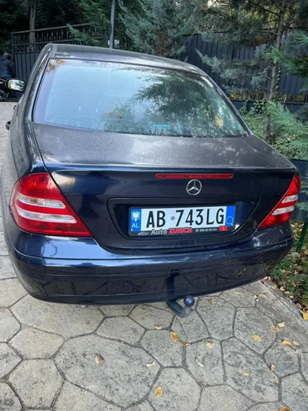 Tirane, shes makine mercedez benz w203 Nafte, blu e errët manuale Klima 217.000 km 4.300 €