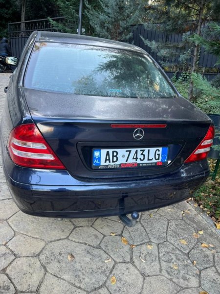 Tirane, shes makine mercedez benz w203 Nafte, blu e errët manuale Klima 217.000 km 4.300 €