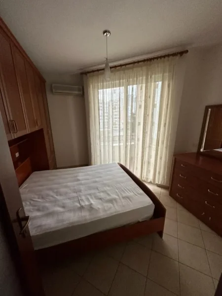 Tirane, jepet me qera apartament 1+1 Kati 5, 64 m² 500 € (Rruga Elbasanit)
