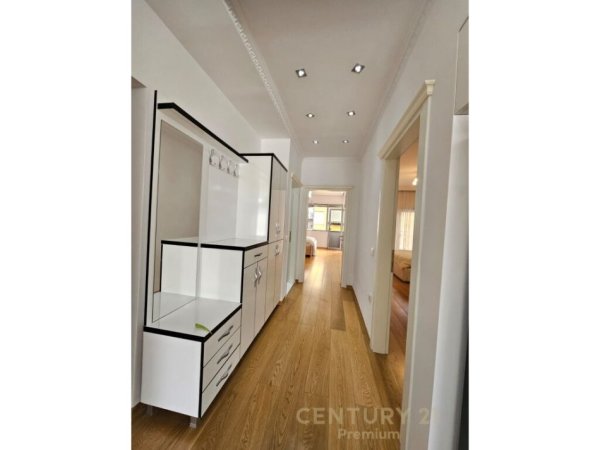 Tirane, jap me qera apartament 2+1+2 , 120 m² 900 € (Kopshti Botanik Zoologjik)