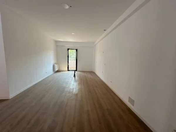 Tirane, jepet me qera zyre Kati 5, 383 m² 4.000 € (Tirana Garden Building)