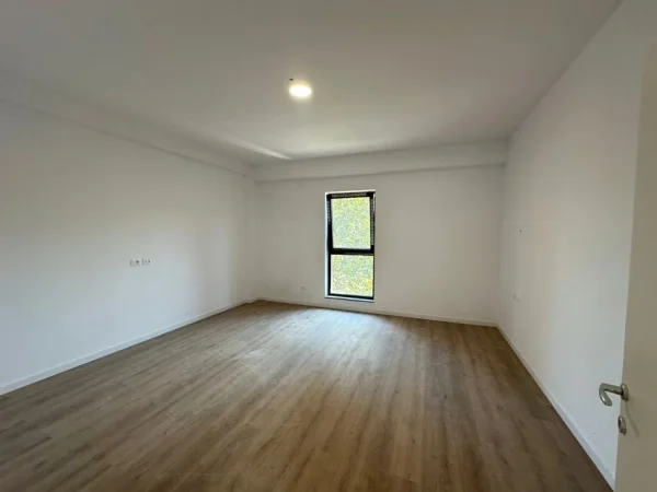 Tirane, jepet me qera zyre Kati 5, 383 m² 4.000 € (Tirana Garden Building)