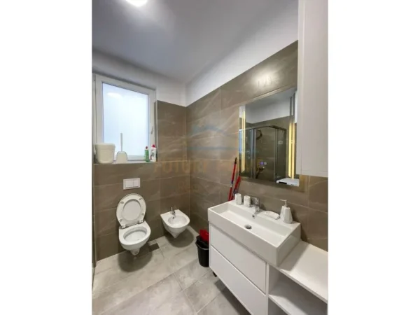 Tirane, jepet me qera apartament 2+1 Kati 2, 103 m² 1.000 € (Liqeni I Thate)