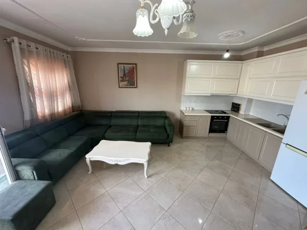 Tirane, jepet me qera apartament 2+1+Ballkon Kati 4, 125 m² 600 € (GREEN CITY)