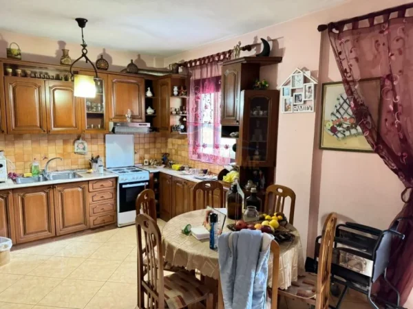 Tirane, shitet apartament 2+1+Aneks+Ballkon Kati 0, 100 m² 150.000 € (Abraham Lincoln)