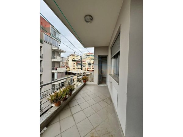 Tirane, jepet me qera apartament 2+1+Ballkon Kati 4, 92 m² 500 € (Don Bosko)