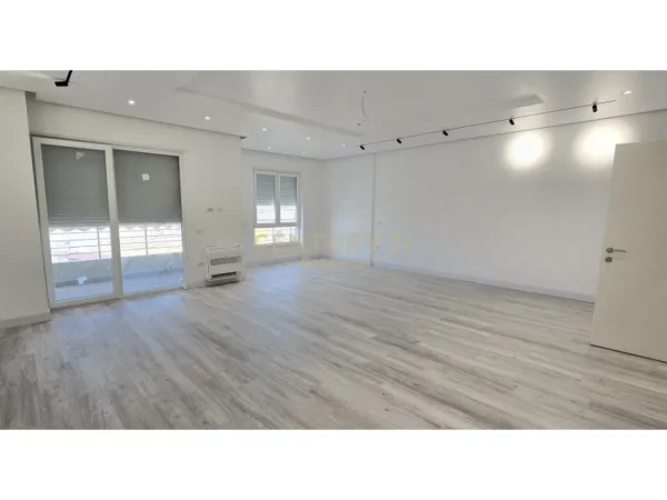 Tirane, shes apartament 3+1+Aneks+Ballkon Kati 9, 160 m² 445.000 € (Komuna e Parisit)