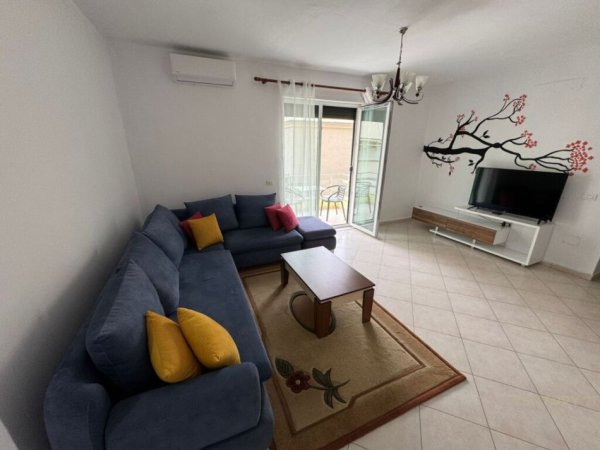 Tirane, jepet me qera apartament 2+1+Aneks+Ballkon Kati 2, 115 m² 650 € (Liqeni i Thate)