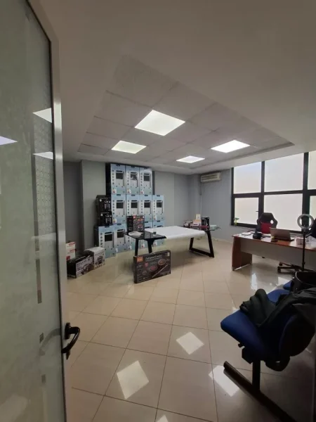 JEPET ME QERA ZYRE TEK SELVIA