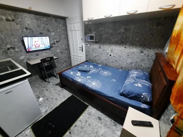 Tirane, jepet me qera apartament 1+1 Kati 2, 37 m² 350 € (Stacioni i Trenit)