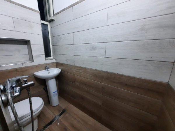 Tirane, jepet me qera apartament 1+1 Kati 2, 37 m² 350 € (Stacioni i Trenit)