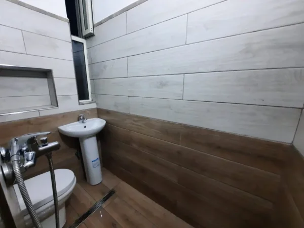 Tirane, jepet me qera apartament 1+1 Kati 2, 37 m² 350 € (Stacioni i Trenit)
