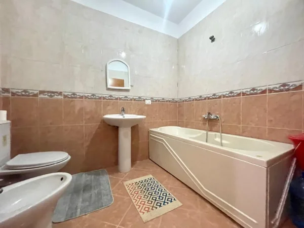 Tirane, shitet apartament 2+1+Aneks+Ballkon Kati 4, 116 m² 210.000 € (Stacioni i Trenit)