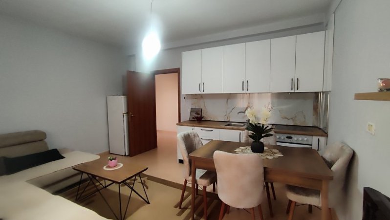 Tirane, jepet me qera apartament 2+1 Kati 3, 90 m² 500 € (Don Bosko)