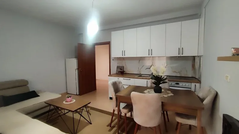 Tirane, jepet me qera apartament 2+1 Kati 3, 90 m² 500 € (Don Bosko)